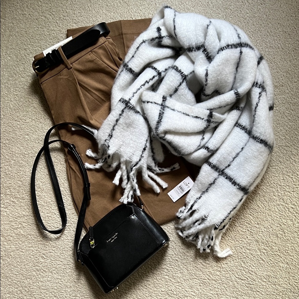LOFT Black and White Checkered Scarf 🧣